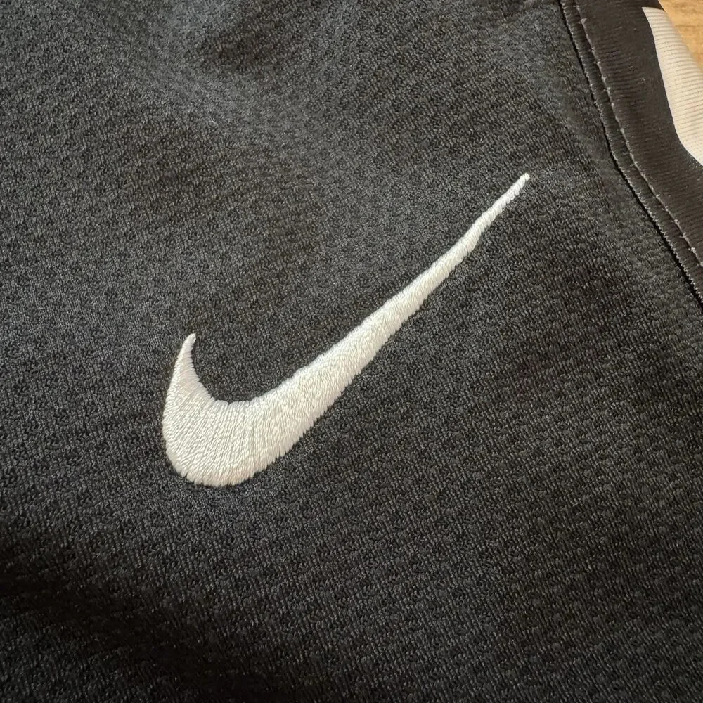 Nike Dri-FIT Kids L Basketball Shorts Black Mesh Athletic Pockets Standard Fit